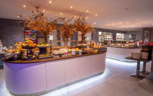 Kyriad Prestige Lyon Est - Saint Priest Eurexpo Hotel and Spa