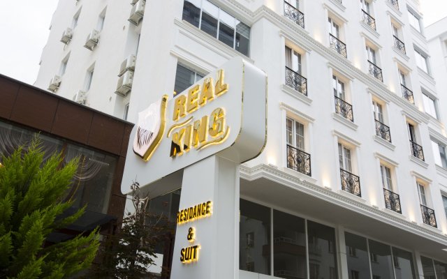 Real King Suit Otel