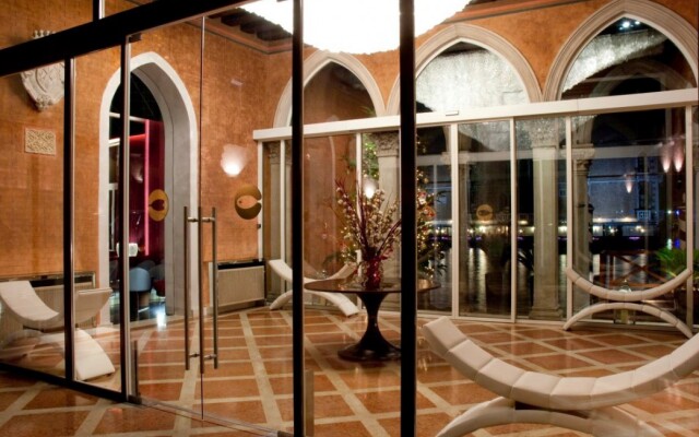 Sina Centurion Palace Hotel