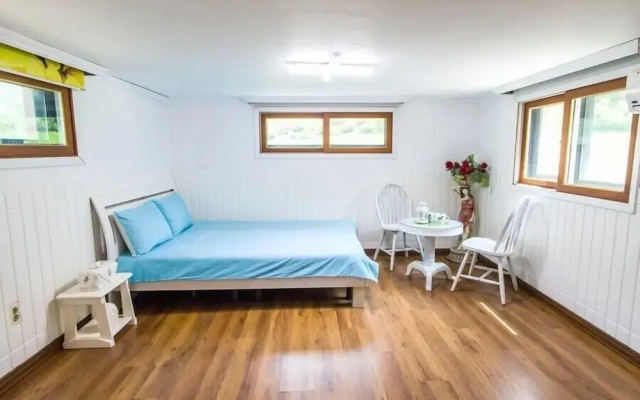 Sunny Junny Pension