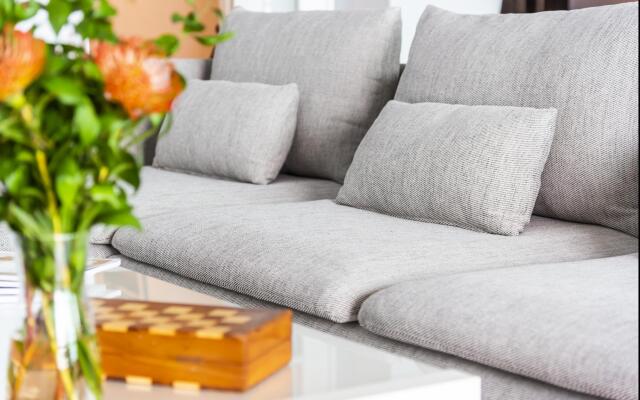 Spacious beach apartment with private parking