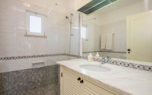 Amazing 2-bedroom Appartment With big Terrace!