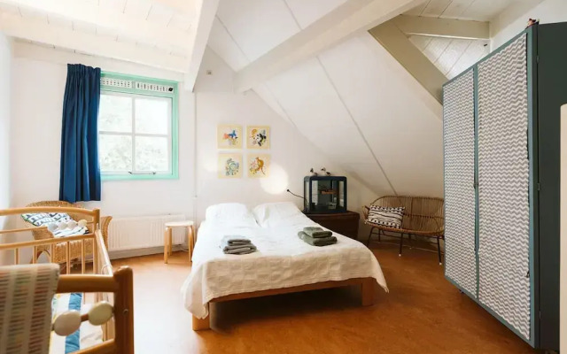 Fairytale Holiday Home With a Lovely Playing Field