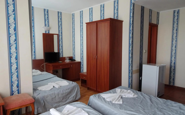 Lotos Hotel
