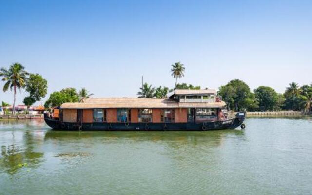 OYO 28400 Relax In Kerala Pamba 3bhk Sharing Houseboat