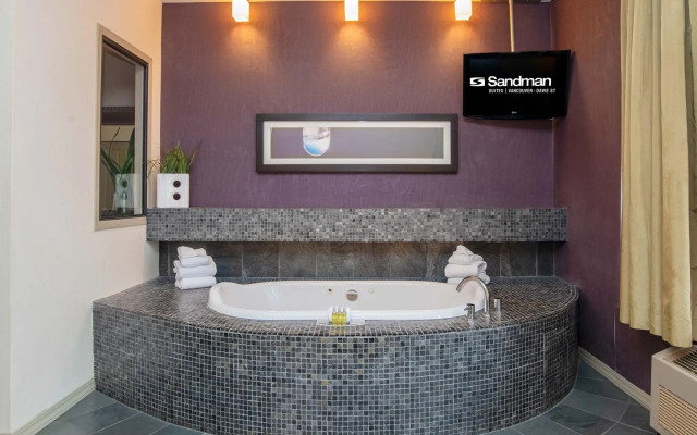 Sandman Suites Vancouver on Davie