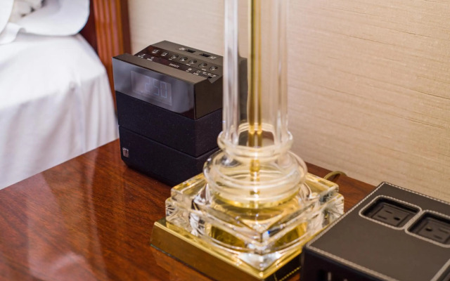 Mayflower Park Hotel