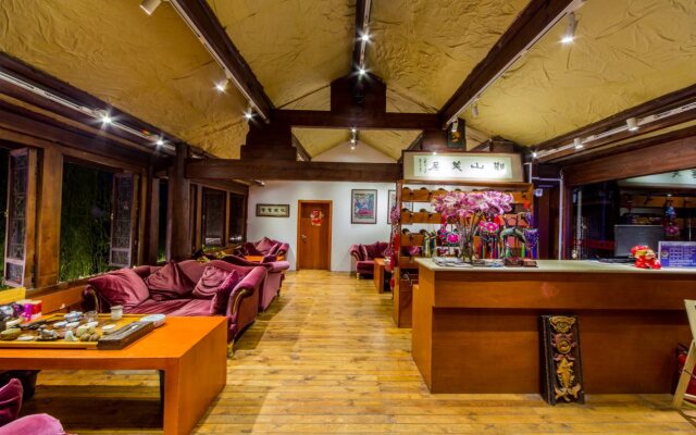 Lijiang Scenic Vacation Hotel