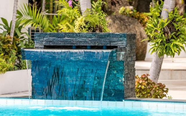 The Dinky Rock, Lounge Beach Club & Spa Hotel