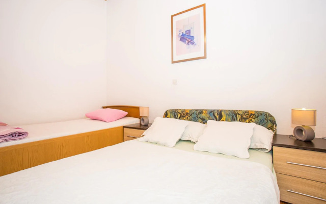 Divna - A4(8+2) in Stanici