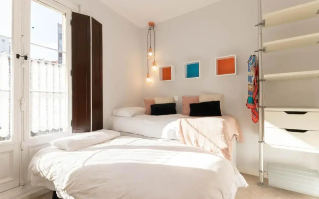 Acogedor, de Diseño Moderno en Zona Antigua
