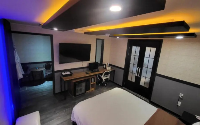 Silver Harbor Apartments. 2 Bedroom fully furnished