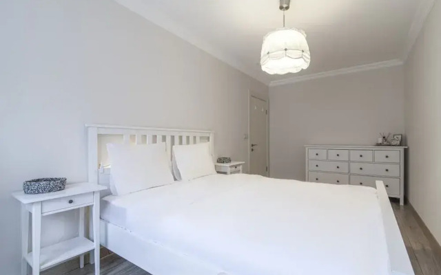 Vibrant and Central Flat With Balcony in Maltepe