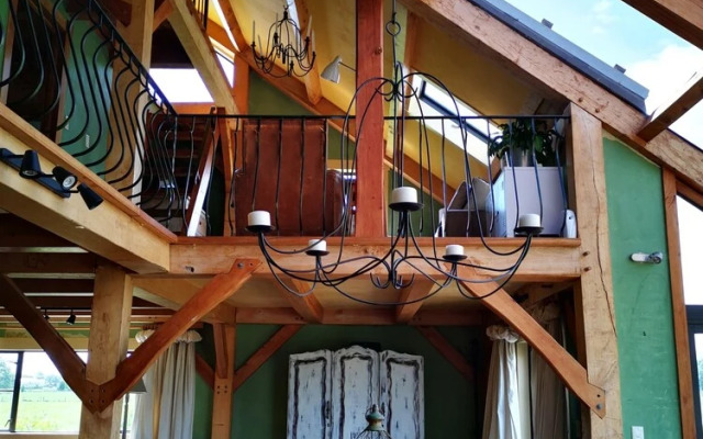 The House With No Nails
