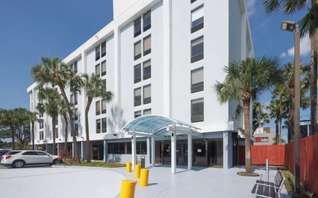 B&B Hotel Miami Airport