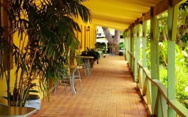 Ravenswood Hotel