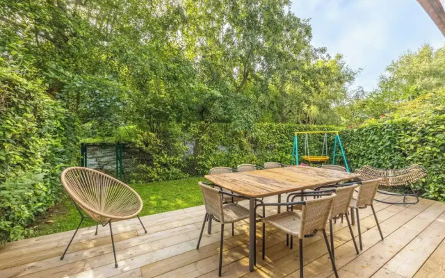 Charming House With Garden in Residence With Pool