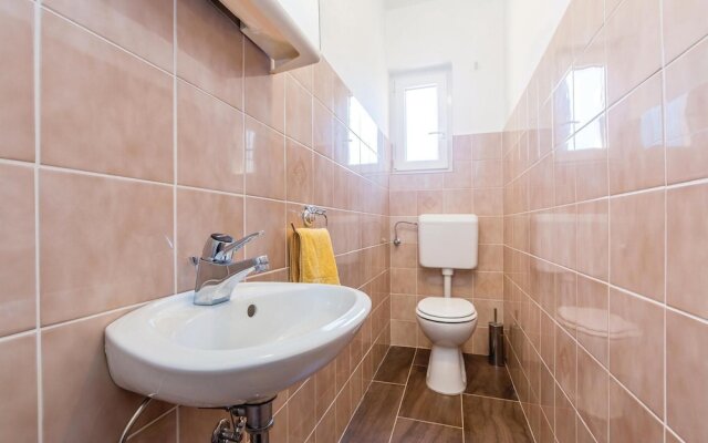Nice Home in Palit With Wifi and 2 Bedrooms