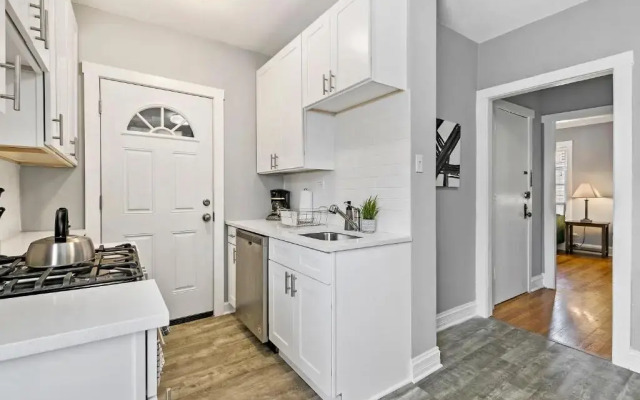 1BR Chicago-style Apartment Close to Everything!