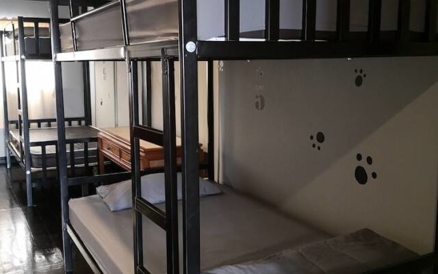 Feel Like Home Dormitory - Hostel