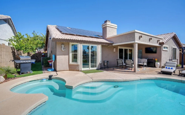 Lakefront Glendale Home w/ Pool, Boat & Fishing!