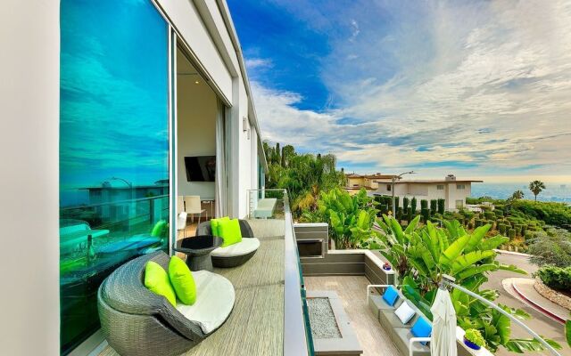 Hollywood Estate With Stunning Views