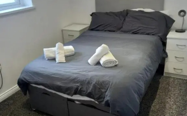 Modern Apartment with Roof Garden Close to City Centre