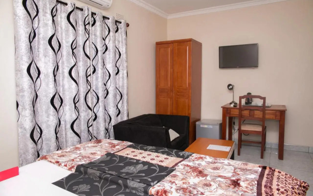 Glitz Cloud 9 Suites