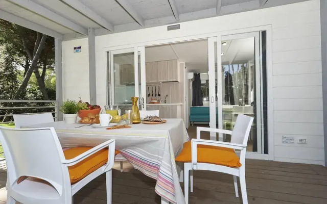Chalet in Baia Domizia With Private Beach