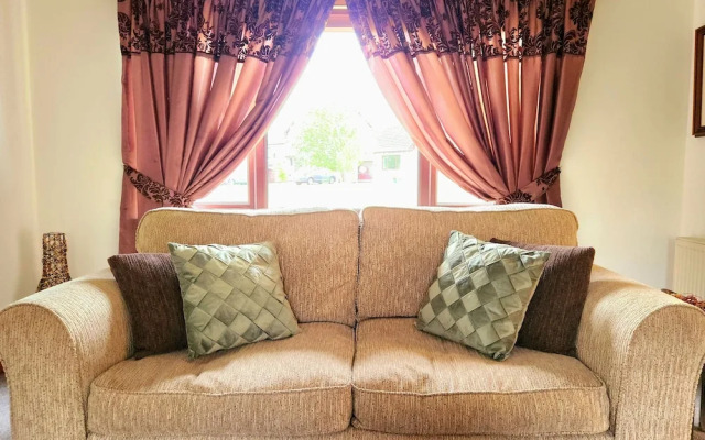 Boutique 4-Bed Home in Inverness