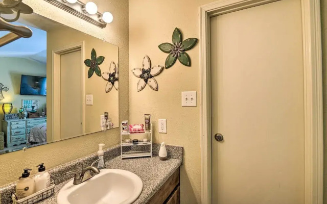 Refreshing Galveston Condo w/ 2 Balconies!