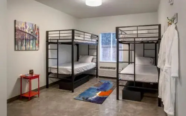 Hostel 512