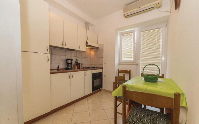 Beautiful Home in Banj With Wifi and 5 Bedrooms