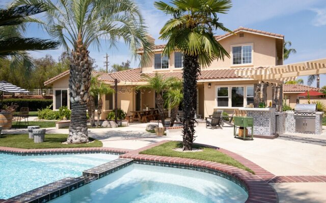 Villa Verdot by Avantstay Spectacular 6 BR Estate w/ Pool, Hot Tub, Tennis& B-ball Courts
