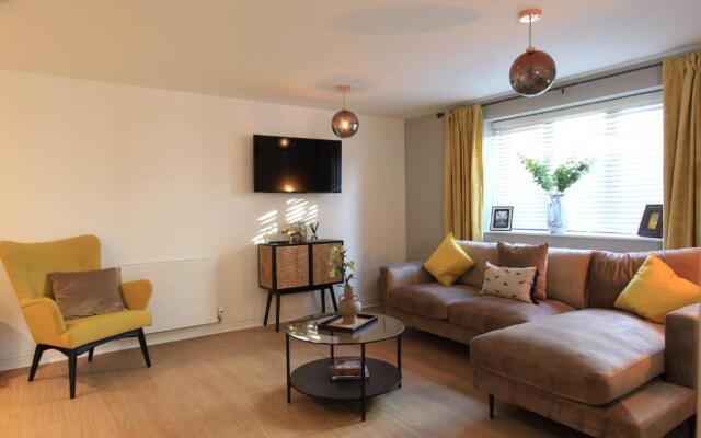 Cabot Mews Apartment 3