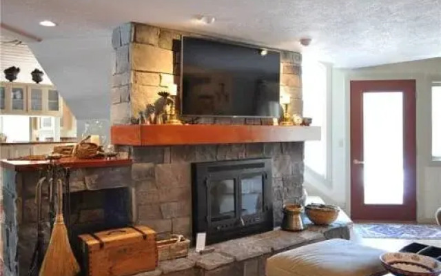 Leonard House: Great Aspens Home with Private Hot Tub! Home