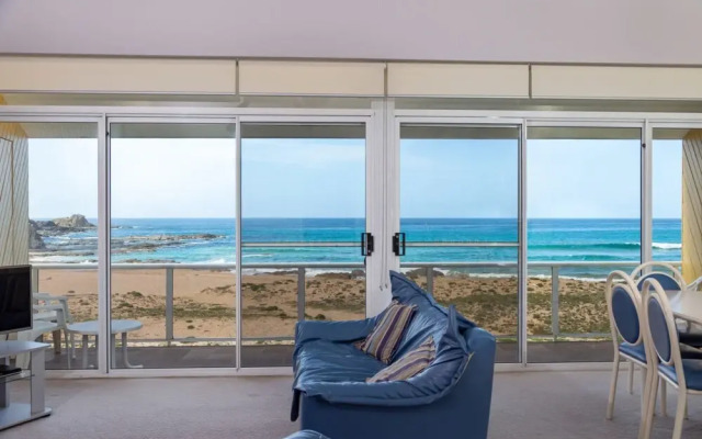 Retreat Beside The Beach - Unit Four