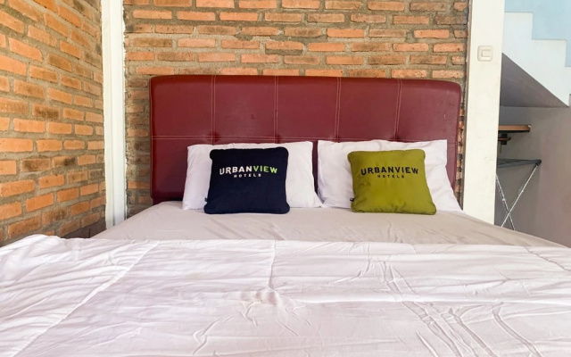Urbanview Hotel Villa Q Gisting by RedDoorz – Guest Rooms – Campang