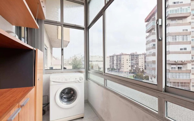 Bright & Cosy Apartment for 4 in Almada