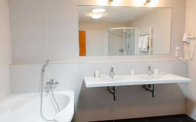 Hotel Adeba