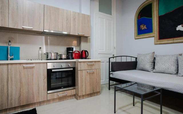 Polytimon, an Athenian neoclassical apartment