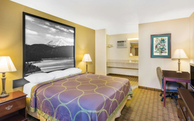 Super 8 by Wyndham Corning