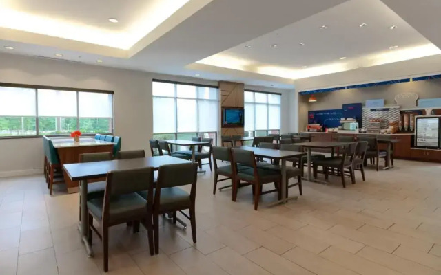 Comfort Suites Magnolia Greens