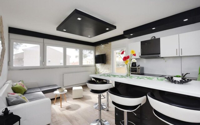 Amazing Home in Zadar with Hot Tub, Sauna & WiFi