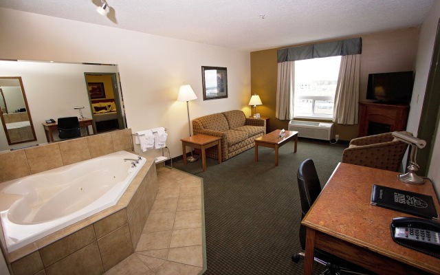 Service Plus Inns & Suites Drayton Valley