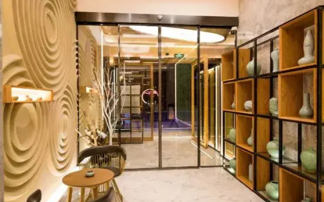 Elong Anyun Hotel (Shanghai Lujiazui Minsheng Road Subway Station)