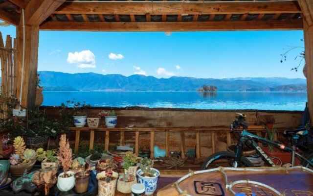 Lugu Lake Yuanrongju Lake View Inn