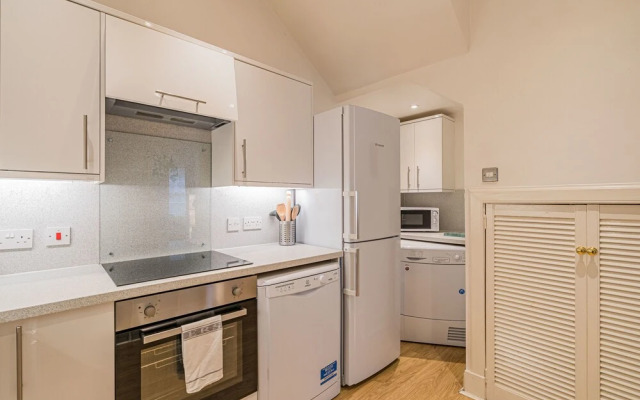 2 Bed Grassmarket Apartment