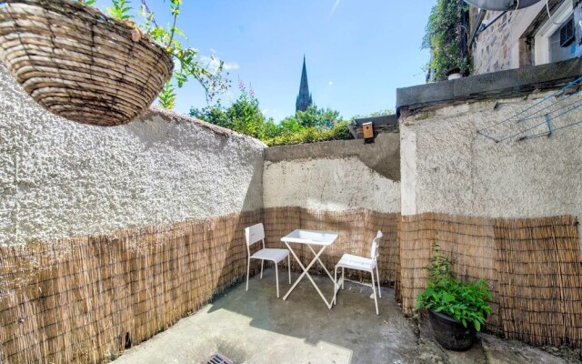 Central Apartment With Private Courtyard Space