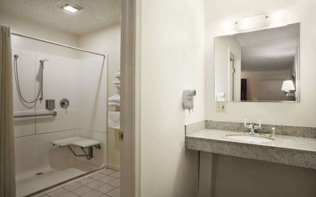 Super 8 by Wyndham Mifflinville Near Bloomsburg